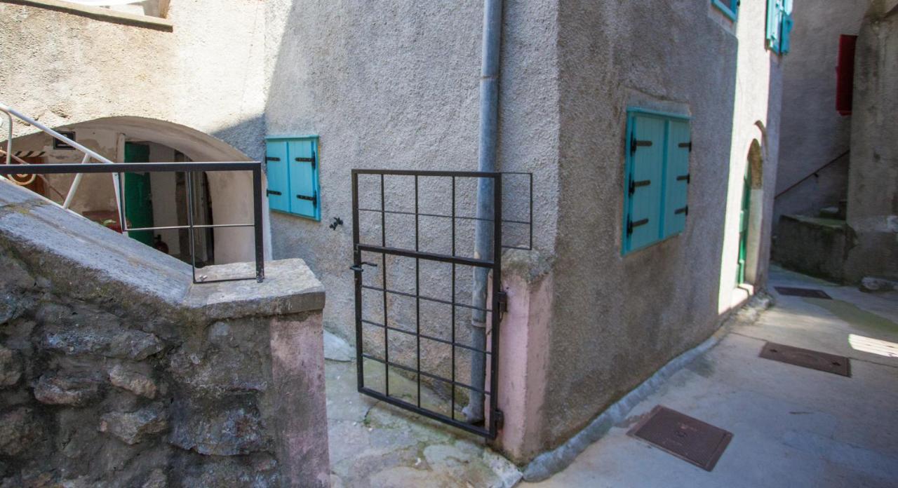 Honey Art Apartment Cres Exterior foto